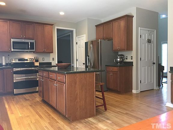 3rd image of 5611 Carey Pl
