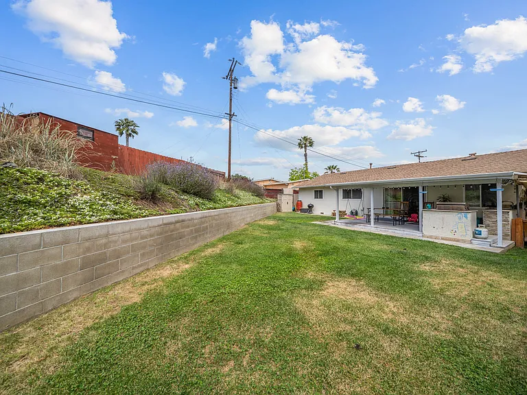 70 Leanna St — Photo 35