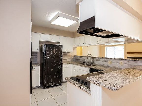 2nd image of 500 Desert Aire Dr