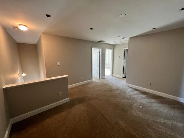 19 Greenfield Dr — Photo 11