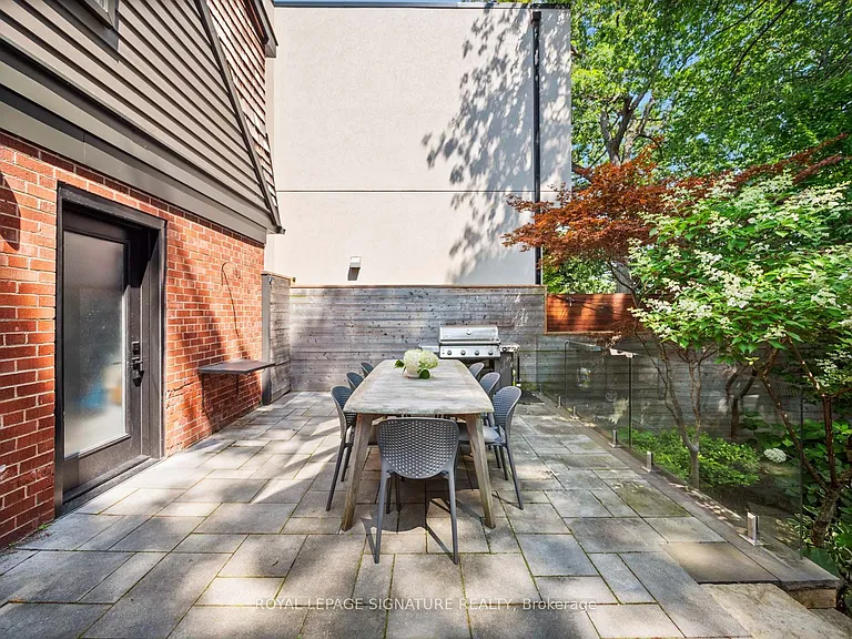 74 Fallingbrook Dr — Photo 32