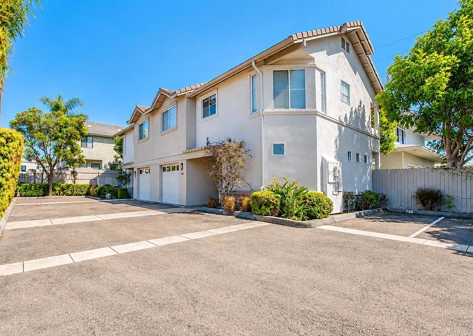 766 Laguna Dr
