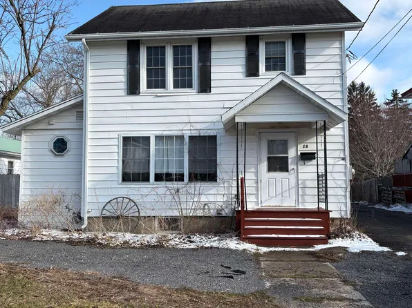 18 Pleasant St, Massena, NY 13662