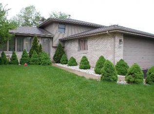 820 Pine Needle Ln, Joliet, IL 60432