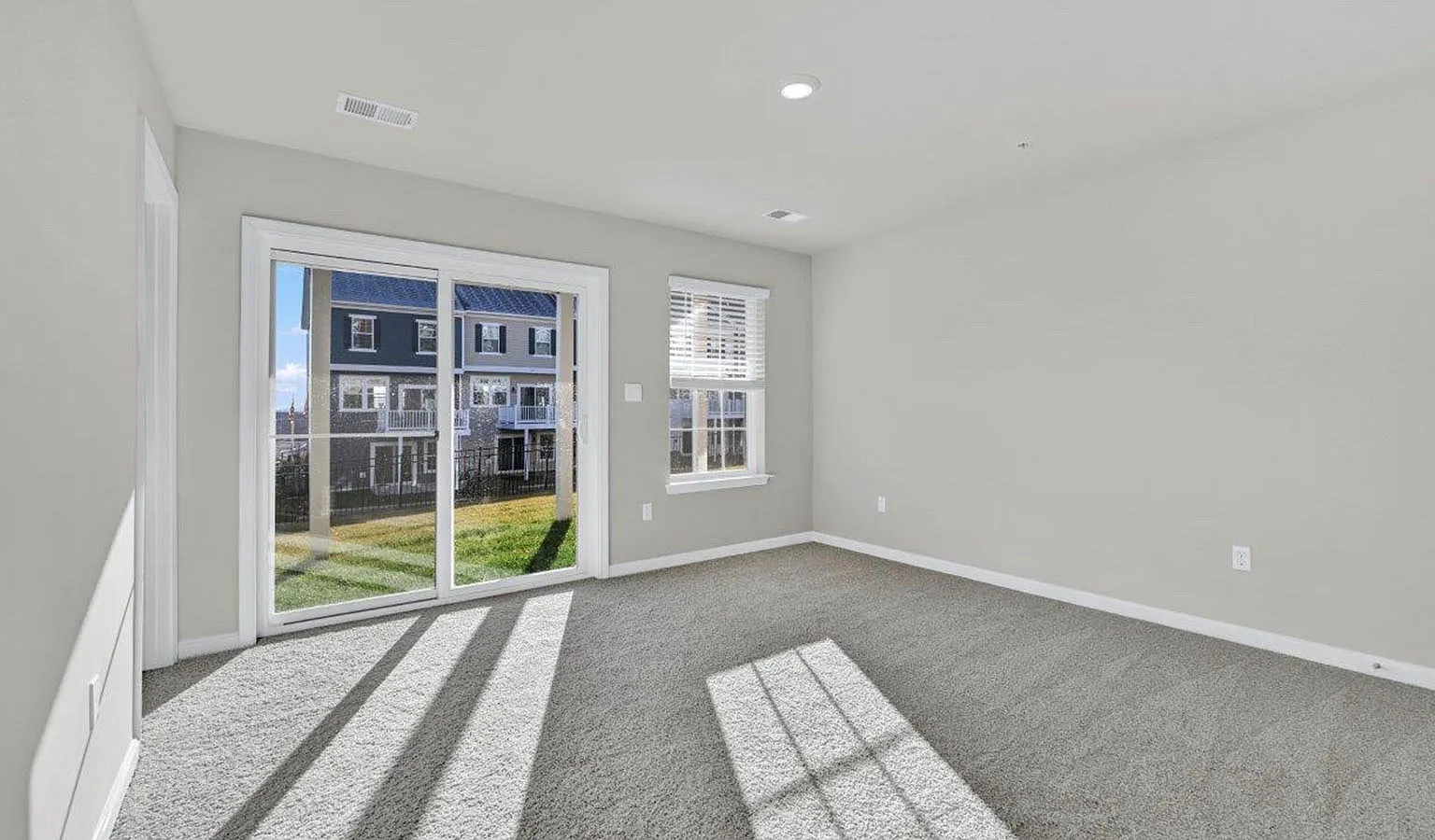 5 bed, 3.5 bath, 1969 sqft, $3,300 — Photo 1