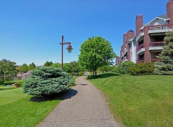 Waking/jogging path in front