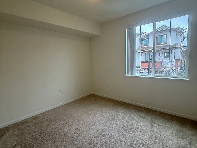 Diamond Creek Condominiums/ Apartments — Photo 43