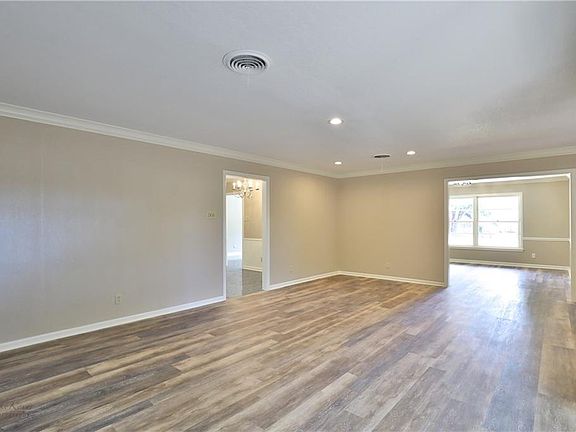 4th image of 2032 Hollis Dr