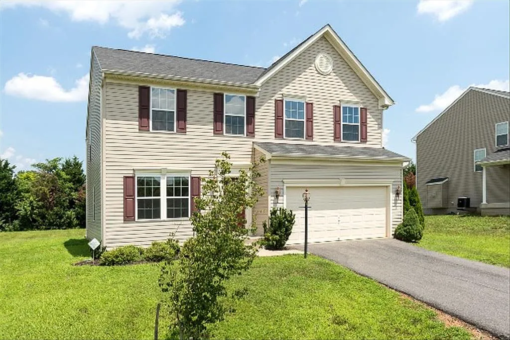 153 Larchmont Cir photo 1