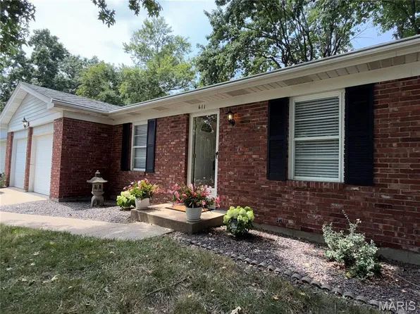611 Amber Jack Dr, Ballwin, MO 63021