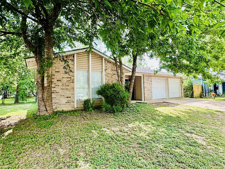 1504 Sagebrush Dr — Photo 3