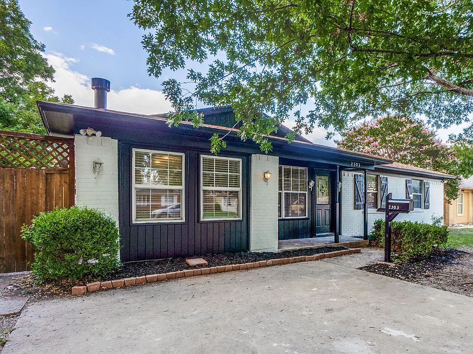 Front/Private driveway