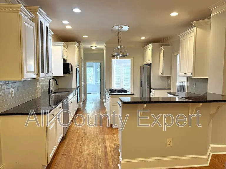 871 Lenox Ct NE — Photo 14