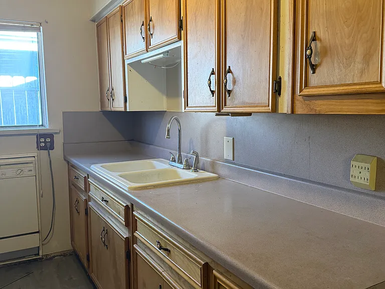 1605 Kern Dr — Photo 8