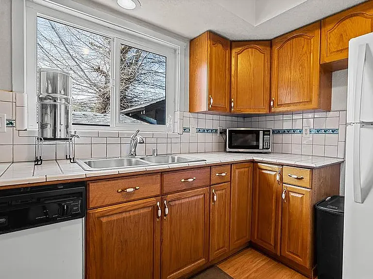 738 Kiener Dr #B — Photo 4