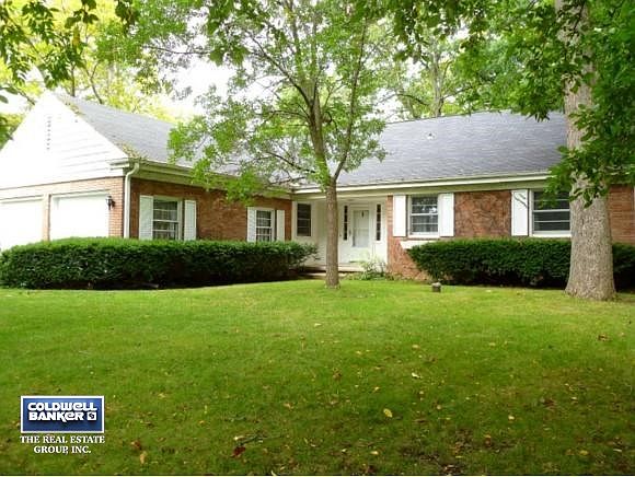 Set on banks of Fox River