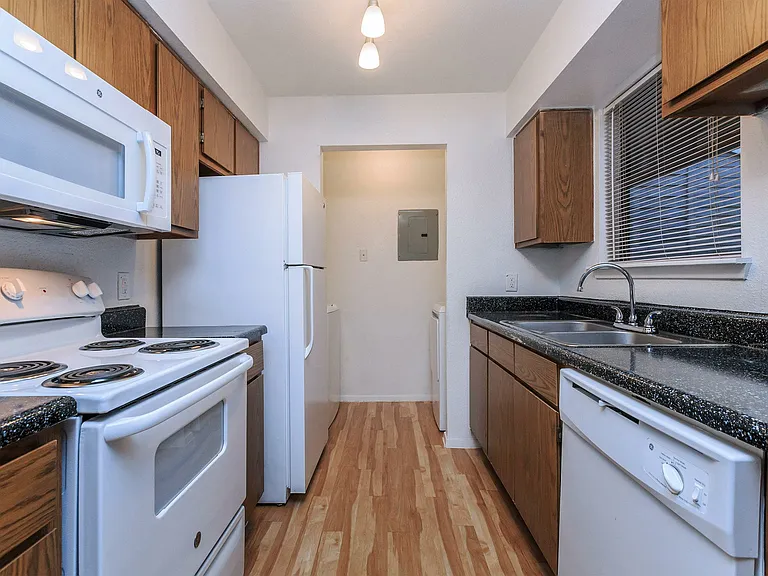 Stone Hollow Apartments — Photo 6