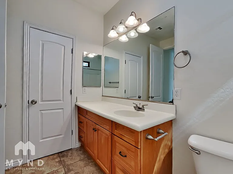 6418 S 49th Dr — Photo 24