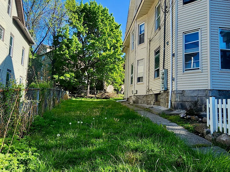 25 Laurel St #1 — Photo 14