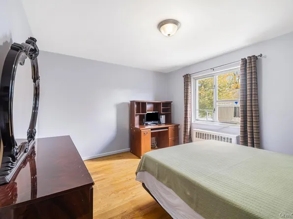 225-08 88th Avenue image 7 of 20