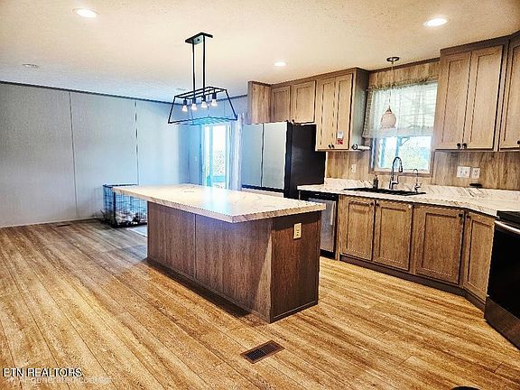 Built In Tile Shower Ramp 197 Woodby Fridley Rd, Sweetwater, TN 37874 | MLS #3620218 | Zillow
