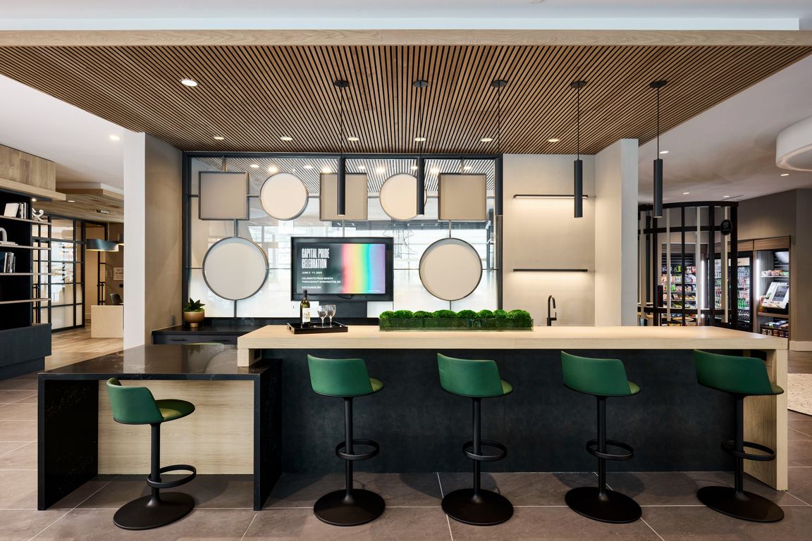 Chef-inspired demonstration kitchen and lounge