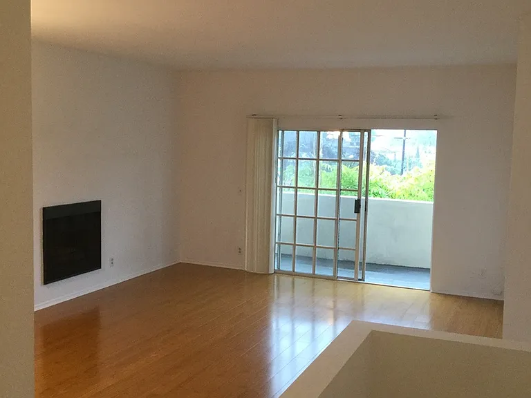11482 Moorpark St — Photo 7