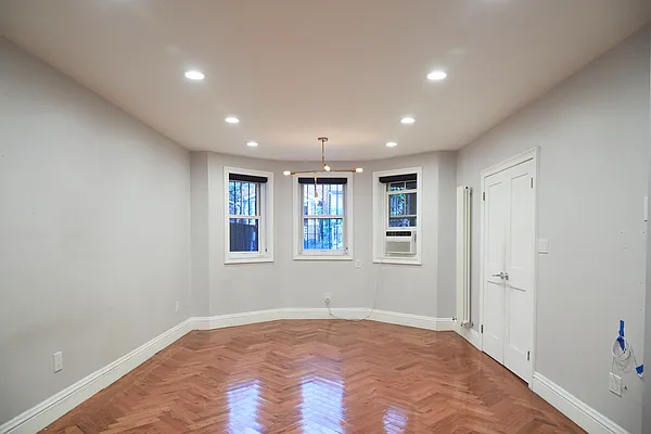 Rented by Compass | media 40