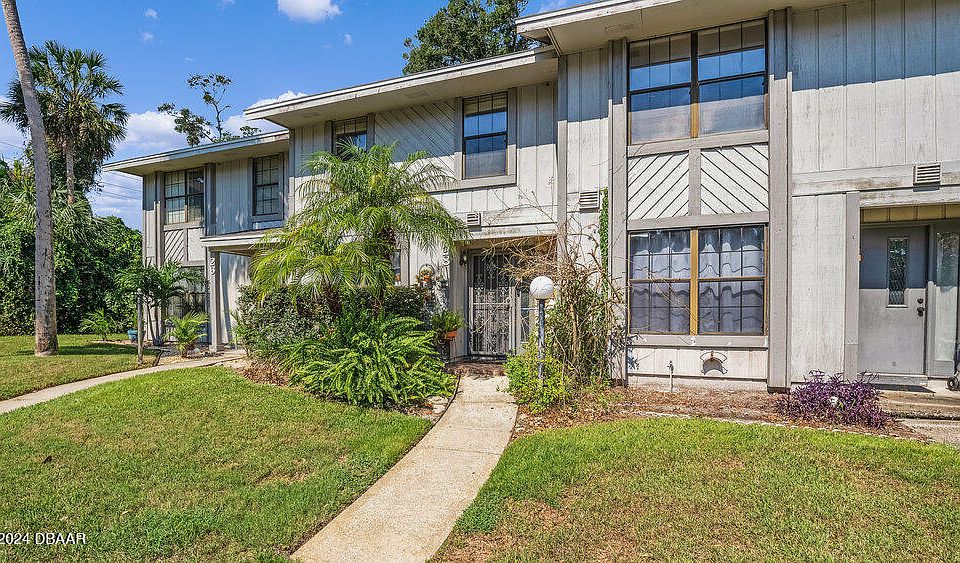 1st image of 28 Oakwood Park