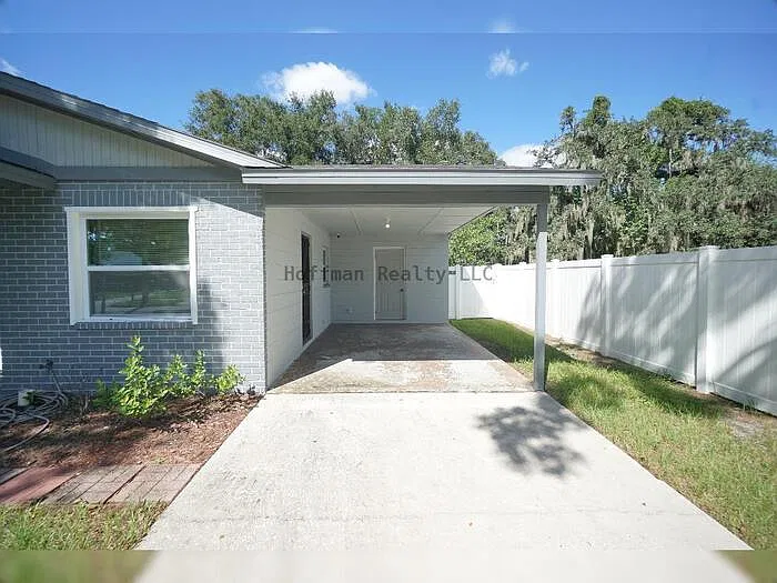 3 bed, 1.0 bath, 922 sqft, $1,800 — Photo 3