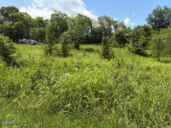 615 Green Hill Rd, Dandridge, TN 37725