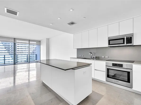 88 SW 7th St APT 1006, Miami, FL 33130