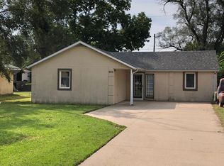 903 Maple Ave, Salina, KS 67401