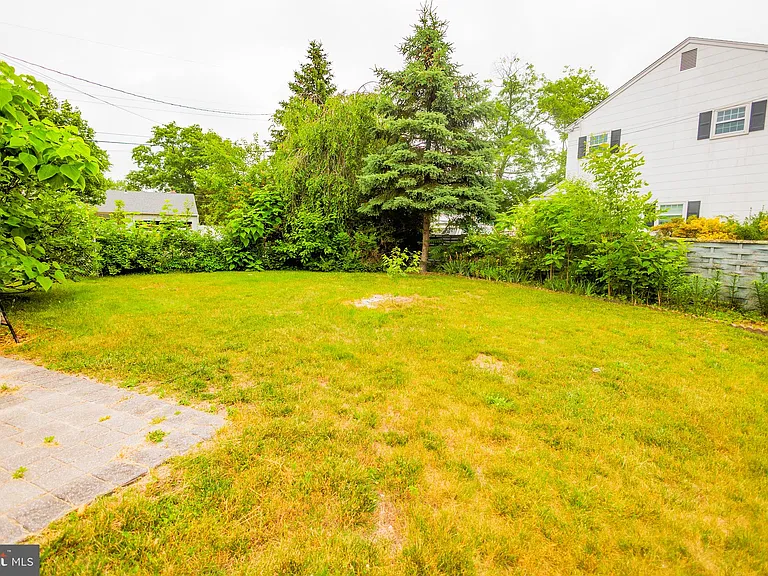 300 Macclelland Ave — Photo 7