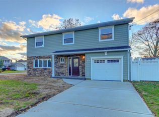 28 Ensign Dr, Massapequa, NY 11758