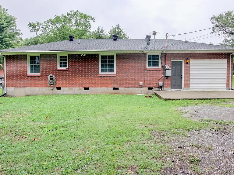 18 Hillsboro Rd — Photo 10