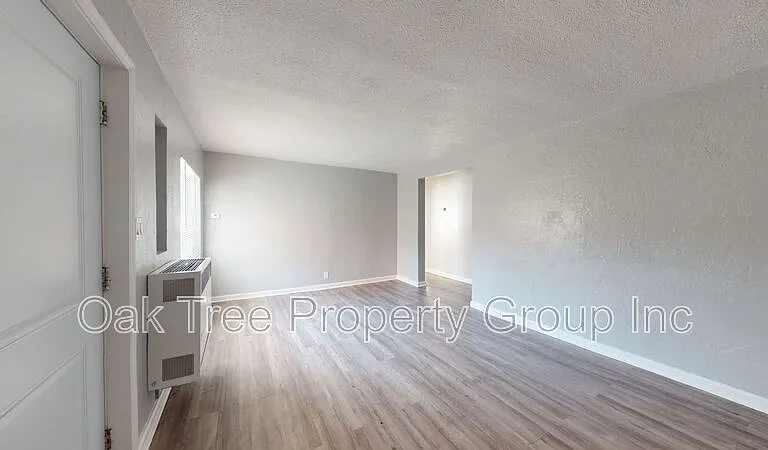 6621 Bancroft Ave — Photo 2