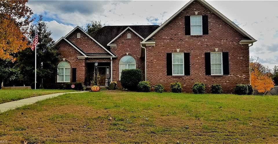 2nd image of 102 Autumn Hill Ct