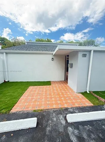 2560 SW 122nd Ct — Photo 1