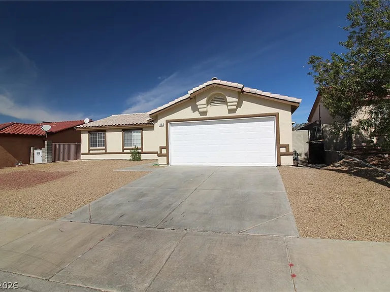 916 Clubview Dr — Photo 1
