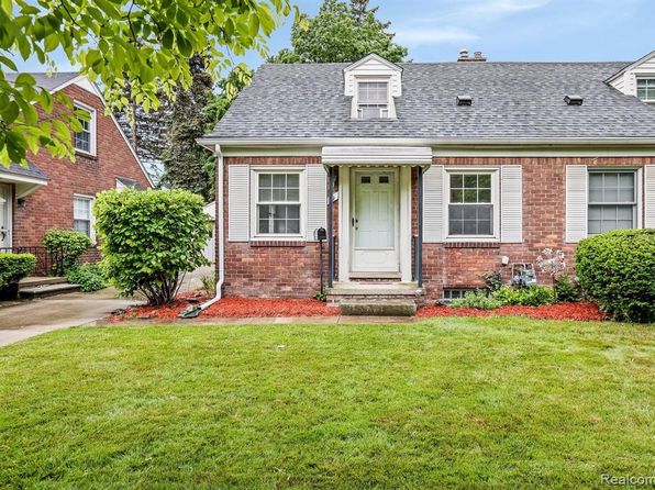 7 Carlton Ln