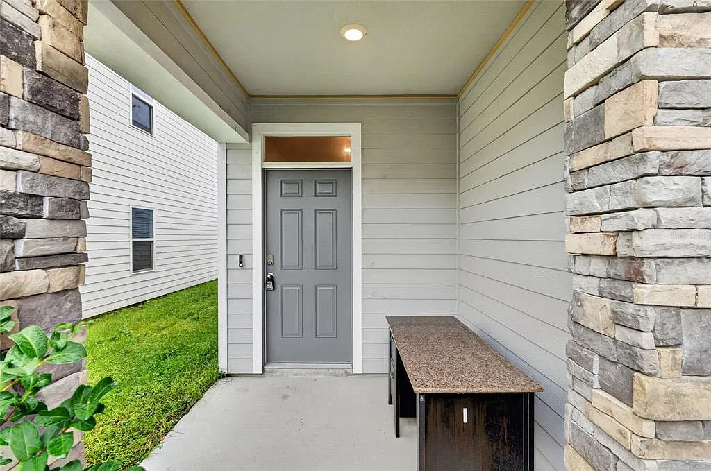 4 bed, 2.5 bath, 2211 sqft, $2,700 — Photo 4