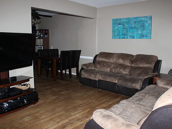 4th image of 32028 Williamsburg St