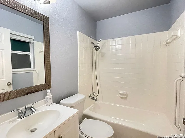 9007 Yett Ave — Photo 5