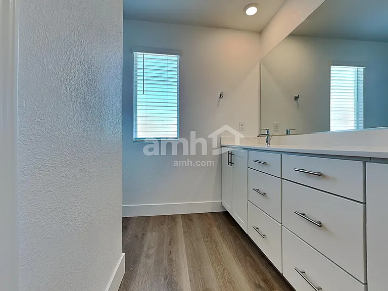 8404 Flagpole Loop Ave — Photo 10