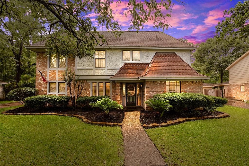 Country Estate - Houston Real Estate - 6 Homes For Sale - Zi...
                                            </div>
                                        </div>
                                        <div class=