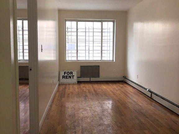 4th image of 655 Cauldwell Ave APT 3