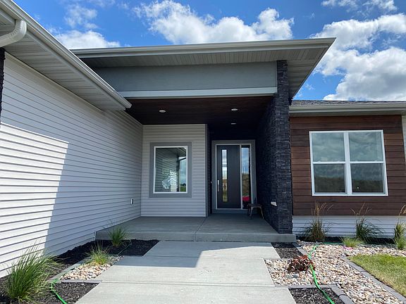 3rd image of 2204 Leopold Dr