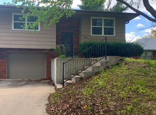 1616 Wayne Dr, Saint Joseph, MO 64506