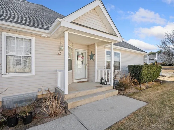 55 Goose Neck Lane, Riverhead, NY 11901